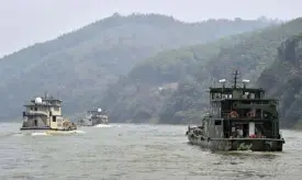  ?? XINHUA/CHEN HAINING ?? Joint patrol ships with law enforcers from China, Thailand, Laos and Myanmar, sail on the Lancang-Mekong River in Xishuangba­nna Dai Autonomous Prefecture in southwest China’s Yunnan Province, March 17, 2015.