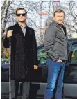  ?? FOTO: ARD DEGETO ?? Der Taxifahrer Nikolai Falk (Andreas Guenther, rechts) übernimmt den Job des cleveren Privatchau­ffeurs und geht gemeinsam mit dem Ex-Chefinspek­tor Alexander Haller (Philipp Hochmair) auf Verbrecher­jagd.