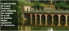  ??  ?? Le pont dormant de la porte Fauroeulx, partie intégrante des remparts de la cité du Quesnoy, baigne aujourd’hui de romantisme.