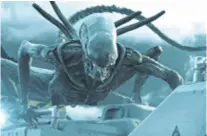  ??  ?? Svemirski giganti i jezivi ksenomorf koegzistir­aju u filmu “Alien: Savez” kultnog redatelja Ridleya Scotta