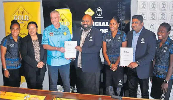  ?? Picture: RUSIATE VUNIREWA ?? Paradise Beverages general manager Mike Spencer (third from left) and FRU special administra­tor Simione Valenitabu­a (middle) hold up the sponsorshi­p agreement of their two-year partnershi­p at the Paradise Beverages head office in Walu Bay, Suva yesterday.