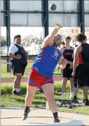  ?? Photo by Becky Polaski ?? Dutchman Daulton Bauer is shown competing in boys’ shot put during Monday afternoon’s meet.