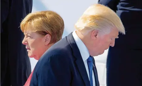  ?? FOTO: DPA ?? Nicht dieselbe Richtung: Kanzlerin Merkel rückt ein Stück ab von US-Präsident Trump. Sie will Europa stärken – aber eine Freundin der USA bleiben.