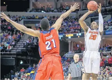  ?? JOSHUA C. CRUEY/STAFF FILE PHOTO ?? Former Gators guard Michael Frazier II was a career 43.2 percent 3-point shooter during his time at Florida.