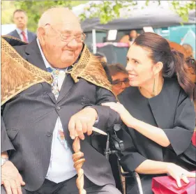  ?? PICTURE / PETER DE GRAAF ?? Sir Hekenukuma­i Busby and Prime Minister Jacinda Ardern exchange smiles during the master waka builder’s investitur­e ceremony.