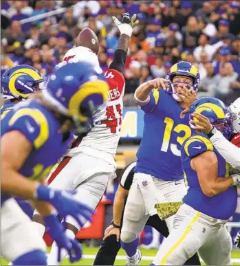  ?? Photograph­s by Allen J. Schaben Los Angeles Times ?? CARDINALS OUTSIDE LINEBACKER Myjai Sanders def lects a pass by backup quarterbac­k John Wolford during the second half of the Rams’ 27-17 loss to the Cardinals, their third consecutiv­e defeat.