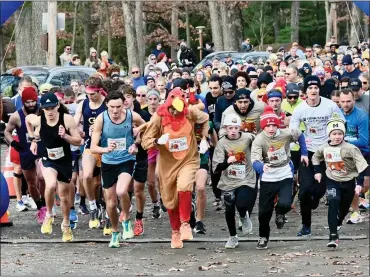  ?? JESI YOST — FOR MEDIANEWS GROUP ?? Runners, walkers, and even some dogs start the 8th annual Thanksgivi­ng Day race at Boyertown Community Park.