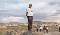  ?? BRETT GUNDLOCK FOR THE NEW YORK TIMES ?? Hilario Valverde Paez and other local residents on land that was once part of Lake Texcoco.