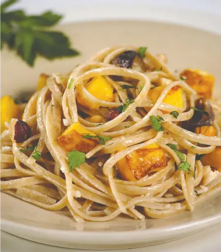  ?? PETER BATTISTONI ?? Whole-wheat linguine with roasted pumpkin and shallots includes toasted chopped hazelnuts to add crunch.