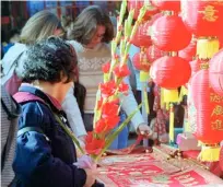  ?? ?? PHOTOGRAPH COURTESY OF NANCY WONG (CC BY-SA 4.0) RED Lanterns on display in San Francisco's Chinatown.