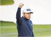 ?? PHELAN M. EBENHACK AP ?? Tyrrell Hatton celebrates after sinking a 30-foot putt for birdie on the 18th green during the third round.