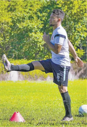  ?? ?? Lesionado. El Alianza perdió por casi tres meses a Orellana, lesionado cuando estaba en selección.