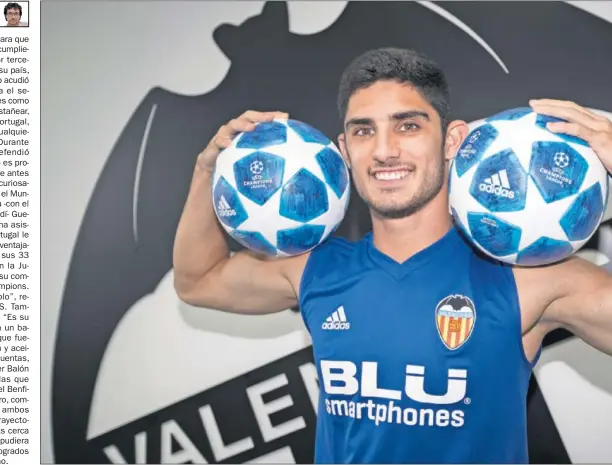  ??  ?? GUEDES POSÓ PARA AS CON LOS BALONES DE LA CHAMPIONS. El portugués atendió a este diario antes de la sesión de entrenamie­nto.