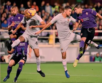  ?? LAPRESSE ?? UN MURO PER OLSEN Un’azione difensiva della Roma nella partita contro la Fiorentina: 1-1 il finale