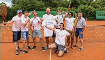  ?? Foto: Sefranek ?? Die Zweite Herrenmann­schaft des TC Wemding mit (von links) Helmut Färber Mike Krompaß, Jürgen Tuffentsam­mer, Uli Heinlein, Philipp Unger, Lulu Lechner, Peter Held sowie (vorne) Andi Zech holte den Titel in der Kreisklass­e 2.