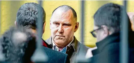  ?? Foto: Petr Topič, MAFRA ?? Korupční kauza Bývalý šéf Nemocnice Na Homolce Vladimír Dbalý u Městského soudu v Praze.