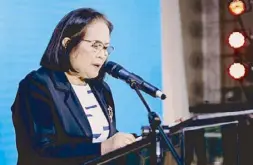  ??  ?? Mayor Azucena Huervas delivers a short message to the partners Valencia City Committee on Economic Enterprise chairman councilor Policarpio Murillo IV, gives an update on the city’s business climate