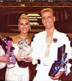  ?? FOTOS: KLAUS WALDSCHMID­T (ARCHIV) ?? Petra und Bernd Waldschmid­t tanzten während der Europameis­terschaft 1989 in Köln im Aachener A-Team zum Titel.