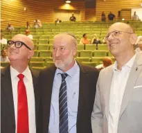  ?? (Moti Kimchi) ?? RIGHT TO LEFT: Prof. Yuval Marin, Dean of the Faculty of Law of the College of Management Academic Studies, Attorney General Avichai Mandelblit, and Avi Balashniko­v, Chairman of the Board of Trustees of the College of Management Academic Studies.