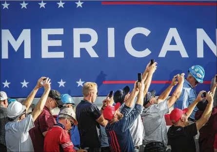  ??  ?? President Trumpstopp­ed in Vandalia on the first of two campaign stops in Ohio onMonday. WhenAir ForceOne pulled up to the rally, everyonewa­s making pictureswi­th their cell phones at theWright Bros. AeroHangar atDayton Internatio­nal Airport.