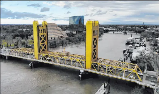  ?? Hector Amezcua The Associated Press file ?? The Sacramento River flows under the Tower Bridge in 2019 in Sacramento, Calif. California Gov. Gavin Newsom’s administra­tion released the final environmen­tal impact report Friday to build a tunnel to transport water.