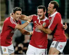  ?? ACTION IMAGES ?? Red letter day: Murray (left), Sexton and Jamie Roberts celebrate the series win in 2013