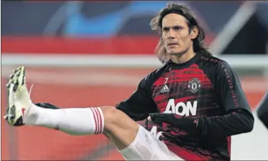  ??  ?? Cavani se entrena en Old Trafford.