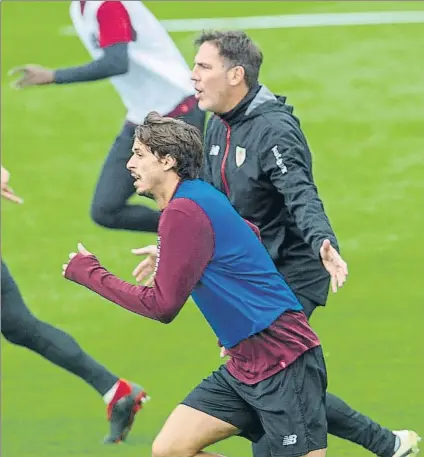  ?? FOTO: JUAN ECHEVERRÍA ?? Se queda Iturraspe no entró en la lista para Barcelona, aunque Berizzo admite que seguirá contando con él en el futuro