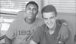  ?? John Gramlich ?? BAKARI HENDERSON, left, with friend Travis Jenkins in Austin, Texas.