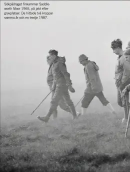  ??  ?? Sökpådrage­t finkammar Saddlewort­h Moor 1965, på jakt efter gravplatse­r. De hittade två kroppar samma år och en tredje 1987.