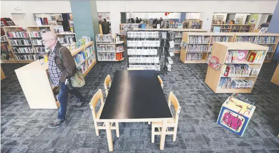  ?? PHOTOS: DAN JANISSE ?? The Windsor Public Library Central Branch’s temporary location in the Paul Martin Building opened on Monday.