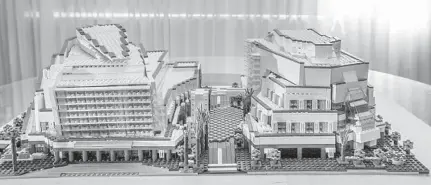  ?? PATRICK FARRELL/MIAMI HERALD PHOTOS ?? Stu Blumberg, retired president of Miami-Dade County’s hotel associatio­n, has built the Arsht Center out of Legos.