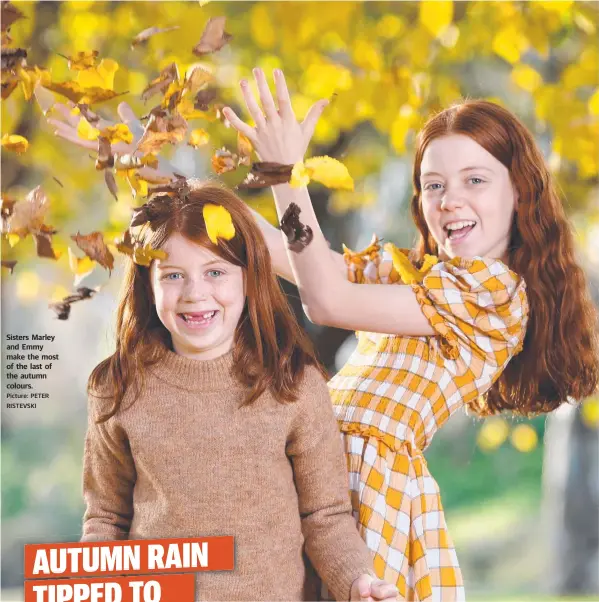  ?? Picture: PETER RISTEVSKI ?? Sisters Marley and Emmy make the most of the last of the autumn colours.