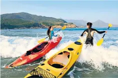  ??  ?? ROUGH AND SMOOTHKaya­kers at Tai Long Wan in Hong Kong, above; a traditiona­l boat at Sok San, Cambodia