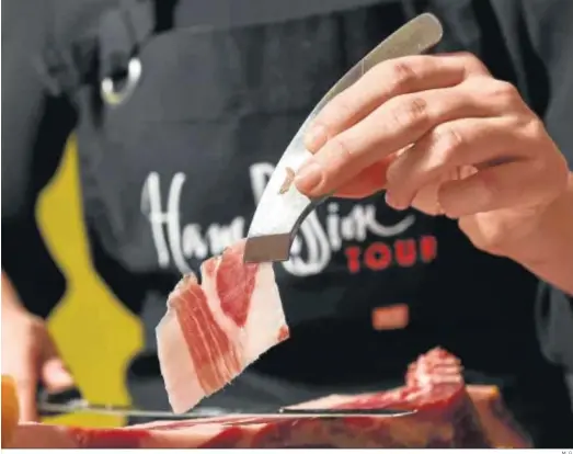  ?? M. G. ?? Cata de jamón ibérico durante el Ham Passion Tour, campaña promociona­l que ha durado tres años.