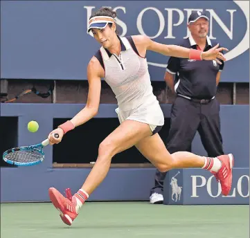  ?? AFP PHOTO ?? Garbine Muguruza of Spain makes a return against Varvara Lepchenko of the US in a firstround match in New York on Monday.