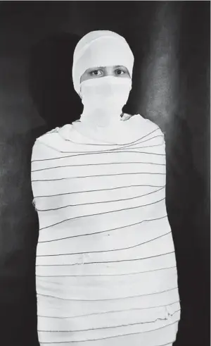  ?? ?? Gabriele Stötzers Fotografie „Die Mumie“aus 1984/2019.