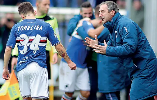  ??  ?? L’allenatore della Sampdoria Marco Giampaolo insieme a Lucas Torreira, regista uruguaiano che piace molto alla Fiorentina