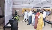  ??  ?? (Clockwise) CM Akhilesh Yadav watching the virtual 3D tour of the Lucknow Metro; the interior view of the metro and the exterior look.