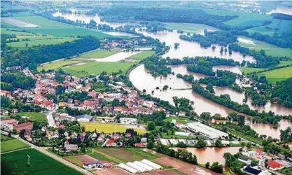  ??  ?? Seit dem Hochwasser  ist den Gemeinden im Elstertal bewusst, dass Flutschutz schon im Kleinen anfängt. Das soll im gemeinsame­n Entwicklun­gsplan verankert sein. Archivfoto: Tino Zippel