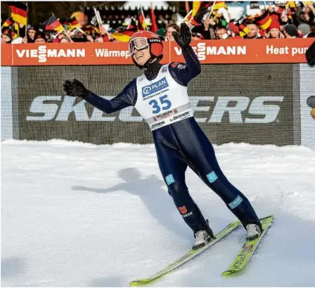  ?? Foto: S. Pförtner/dpa ?? Beim Weltcup in Willingen gefeiert: Katharina Althaus, erst Siegerin, dann Achte.