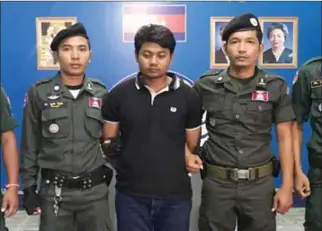  ?? POLICE NATIONAL ?? Officials pose for a photograph on Friday after arresting suspect Chim Lin, 36, in Banteay Meanchey for his alleged involvemen­t in an arms-smuggling bust in Thailand last week.