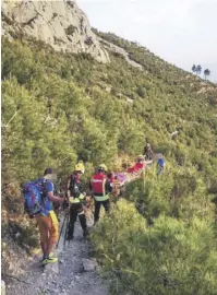  ?? Fotos: Bomberos ?? Bilder der Rettungsei­nsätze am Ostersonnt­ag am Puig Campana.