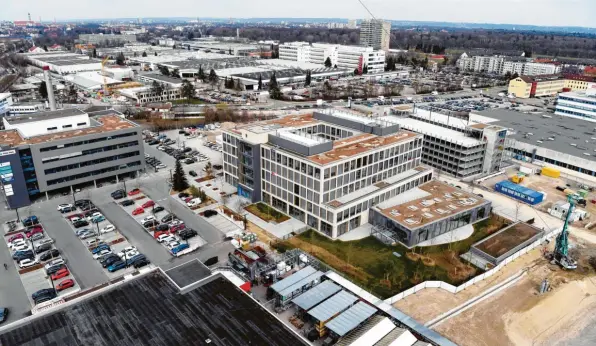  ?? Foto: Silvio Wyszengrad ?? Der Toni Park an der Rumplerstr­aße wächst. Er bietet moderne Bürofläche­n und ist unter anderem neuer Standort einer verblieben­en Fujitsu‰Sparte.