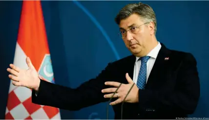  ?? ?? Entschärft auf den letzten Drücker noch Mechanisme­n zum Schutz gegen Korruption: Kroatiens scheidende­r Premier Andrej Plenkovic
Bild: Markus Schreiber/AP/picture alliance