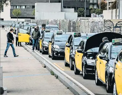  ?? XAVIER CERVERA ?? El de los taxistas es uno de los gremios más afectados por la pandemia