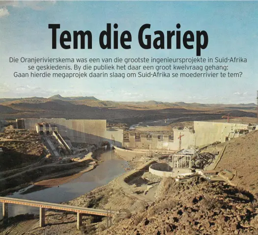  ??  ?? 1970 Die Hendrik Verwoerdda­m (vandag die Gariepdam) naby Norvalspon­t nader voltooiing. Die water van die Oranjerivi­er, Suid-Afrika se grootste rivier, het eeue vooraf grootliks onbenut see toe gevoer. Nou word die rivier stapsgewys getem en sy water hokgeslaan. Bouwerk het tentatief begin, met klein kofferdamm­e wat die rivier se vloei moes verskuif sodat bouers die fondasie in die moederrots kon sink. In die volgende somer sal die Oranje se water hier – agter dié reuse-betonkonst­ruksie – opgedam kan word. Die massiewe wal gaan 88 m hoog wees.