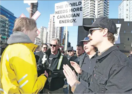  ?? JIM WELLS ?? Protesters, both pro and con, speak out about oil and pipeline issues outside MP Kent Hehr’s constituen­cy office Calgary on Friday.