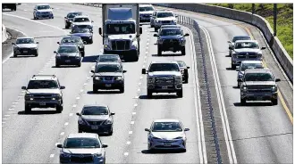  ?? NICK WAGNER / AMERICAN-STATESMAN ?? Vehicles travel in northbound lanes Wednesday on MoPac Boulevard. In a bid to prevent traffic jams, the toll lane (right) has variable rates designed to climb as more cars enter the lane.