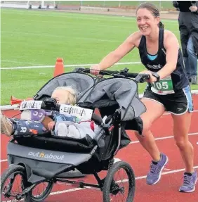  ?? JULIAN MOORE ?? Jessica Bruce set the world record for running a marathon with a double buggy